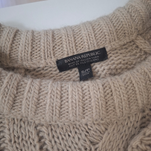 Banana Republic Cream Cable Knit Sweater - Picture 9 of 10